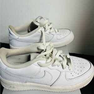 Nike White Air Force 1 ‘07 Sneakers Classic Design